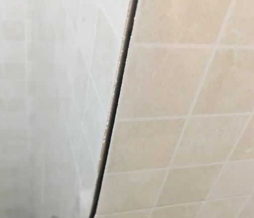 南召瓷砖空鼓维修公司分享阳台瓷砖脱落的修复过程可以分为以下几个步骤