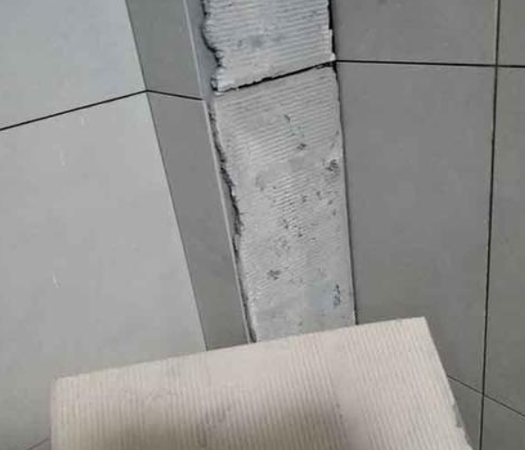 南召瓷砖空鼓维修公司分享下厨房瓷砖脱落的补救措施。